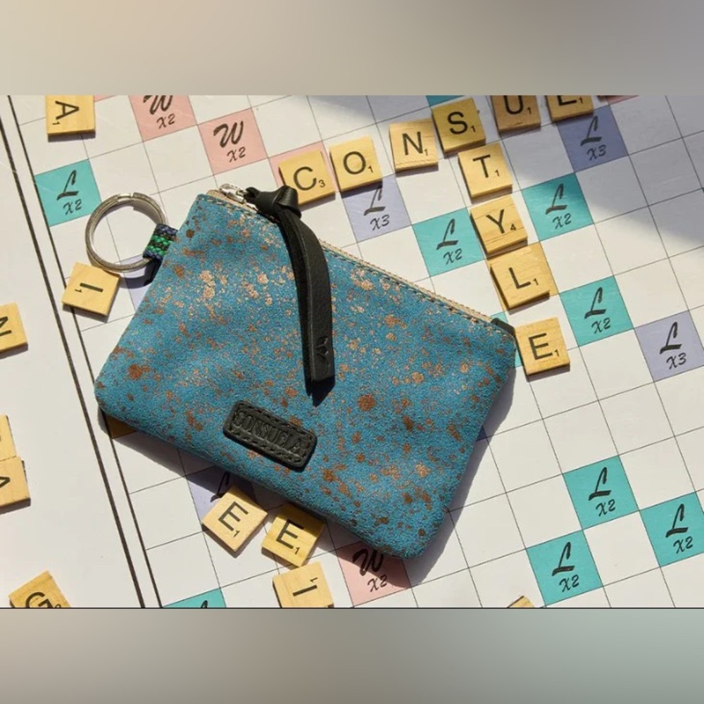 Consuela Nilo Pouch